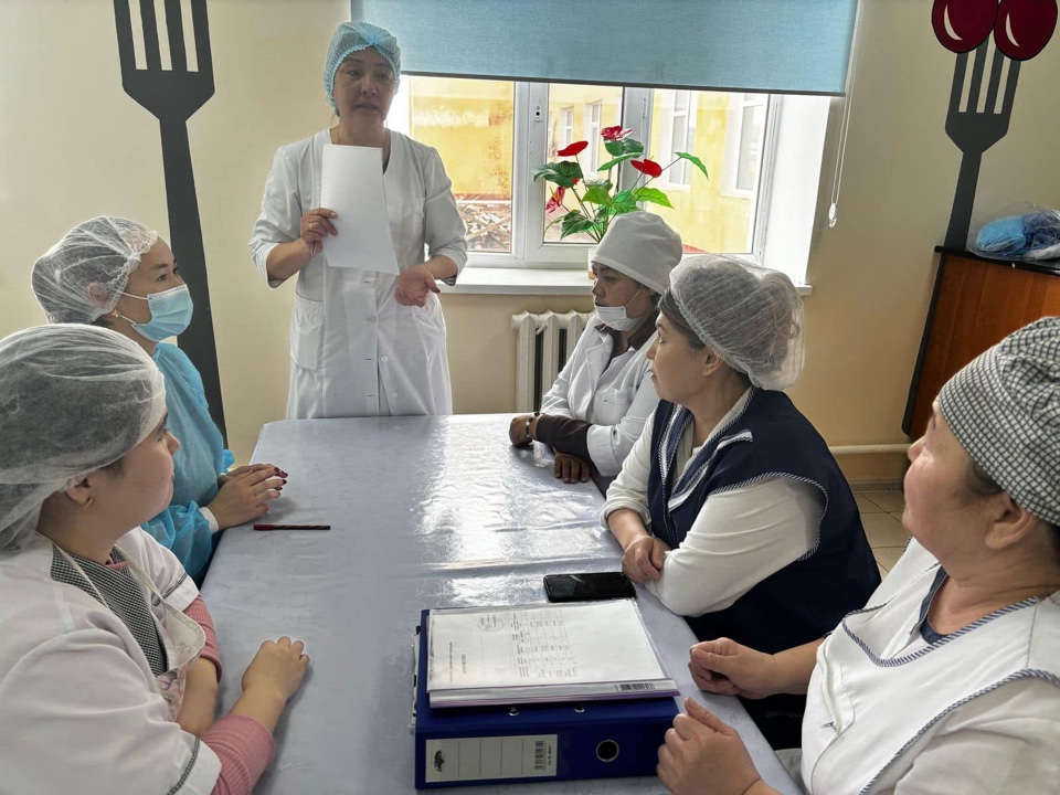 Асхана қызметкерлерімен жиналыс өткізілді